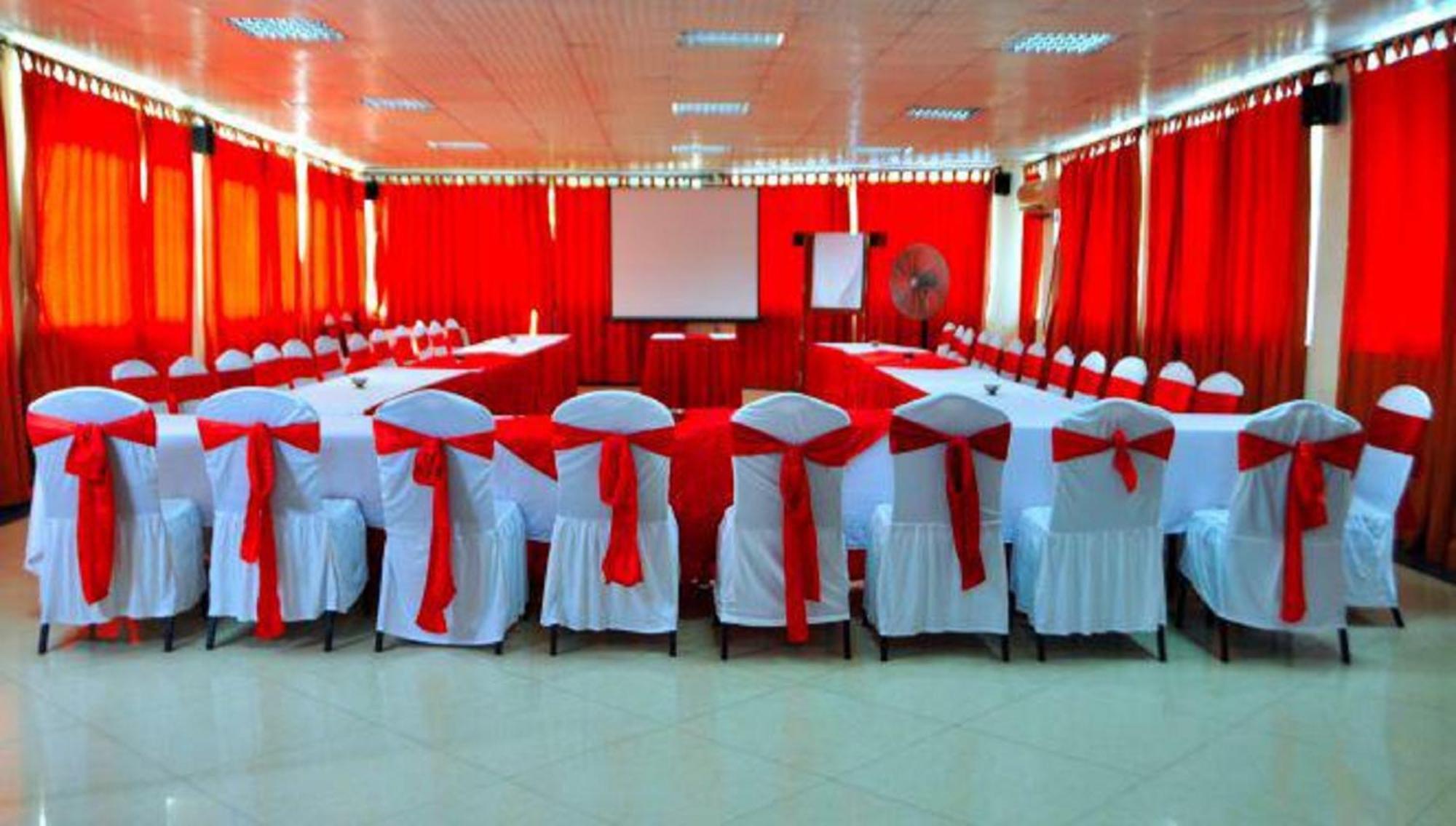 Sai Rock Beach Hotel & Spa Bamburi Exterior foto