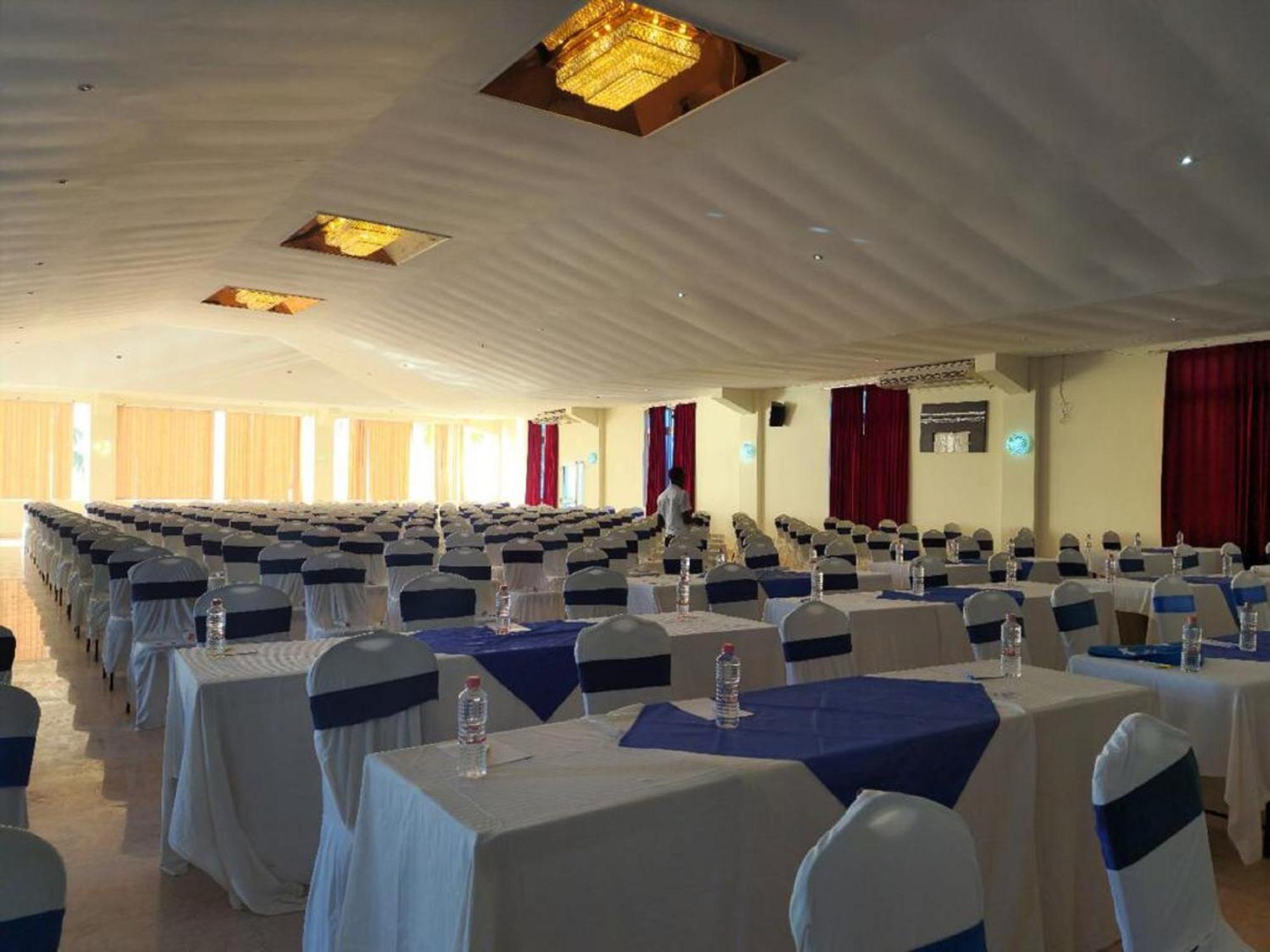 Sai Rock Beach Hotel & Spa Bamburi Exterior foto