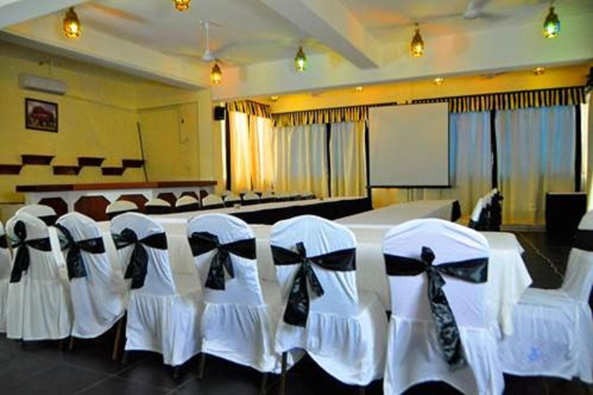 Sai Rock Beach Hotel & Spa Bamburi Exterior foto