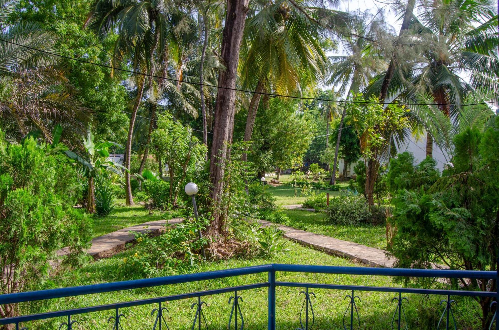 Sai Rock Beach Hotel & Spa Bamburi Exterior foto