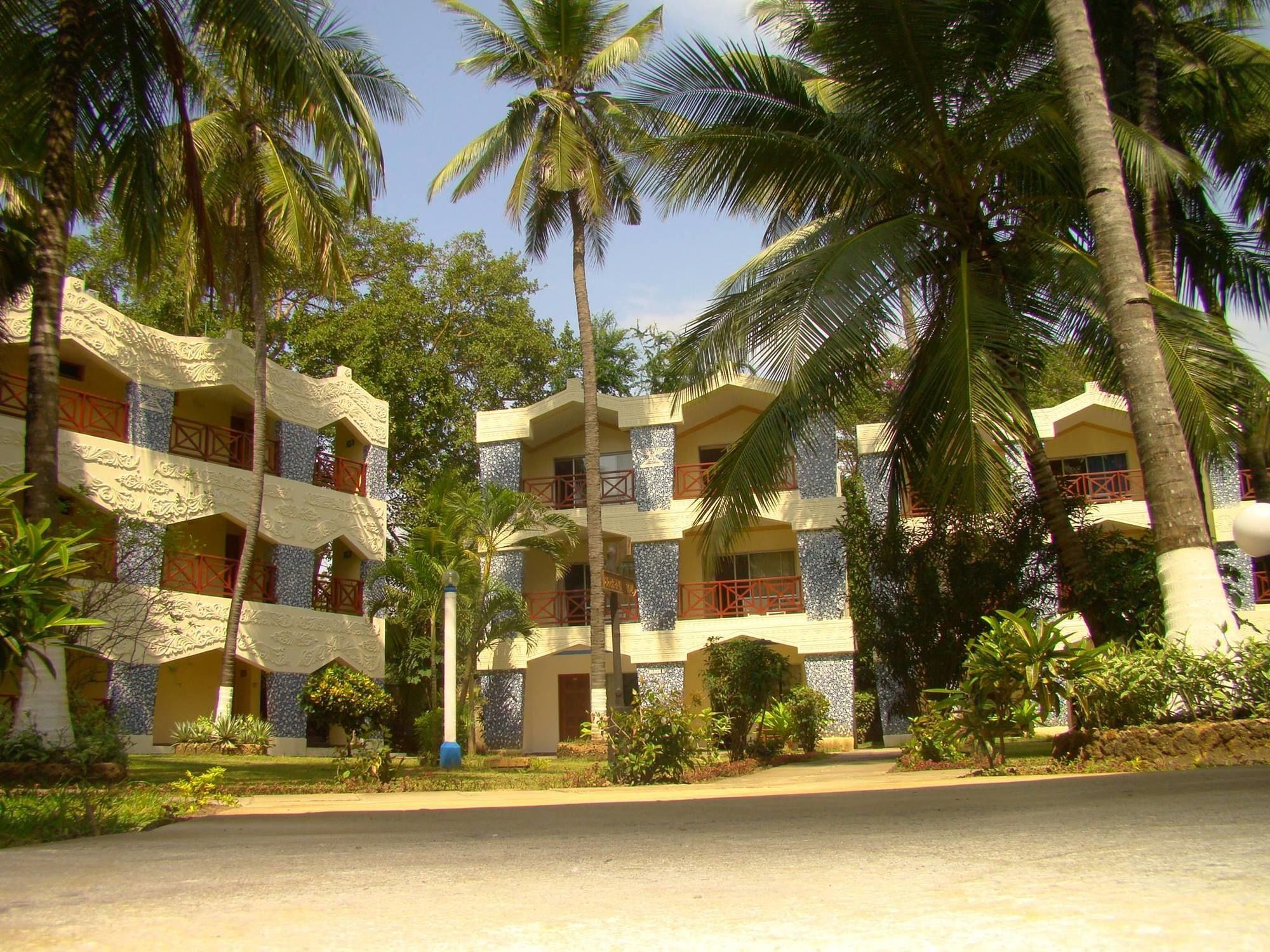 Sai Rock Beach Hotel & Spa Bamburi Exterior foto